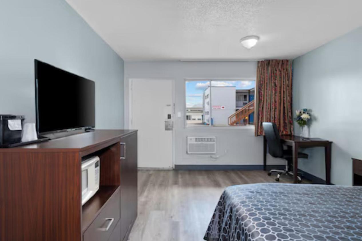 Holiday Lodge Wenatchee Exterior photo